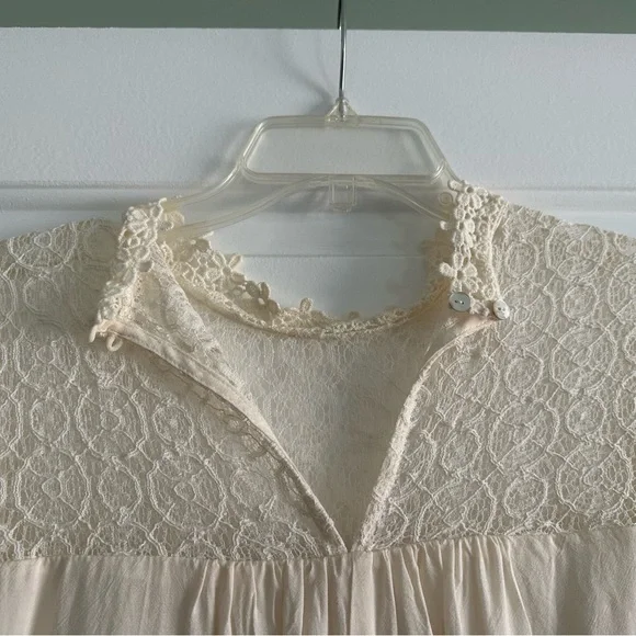 Cream and red dress - Picture 3 of 5